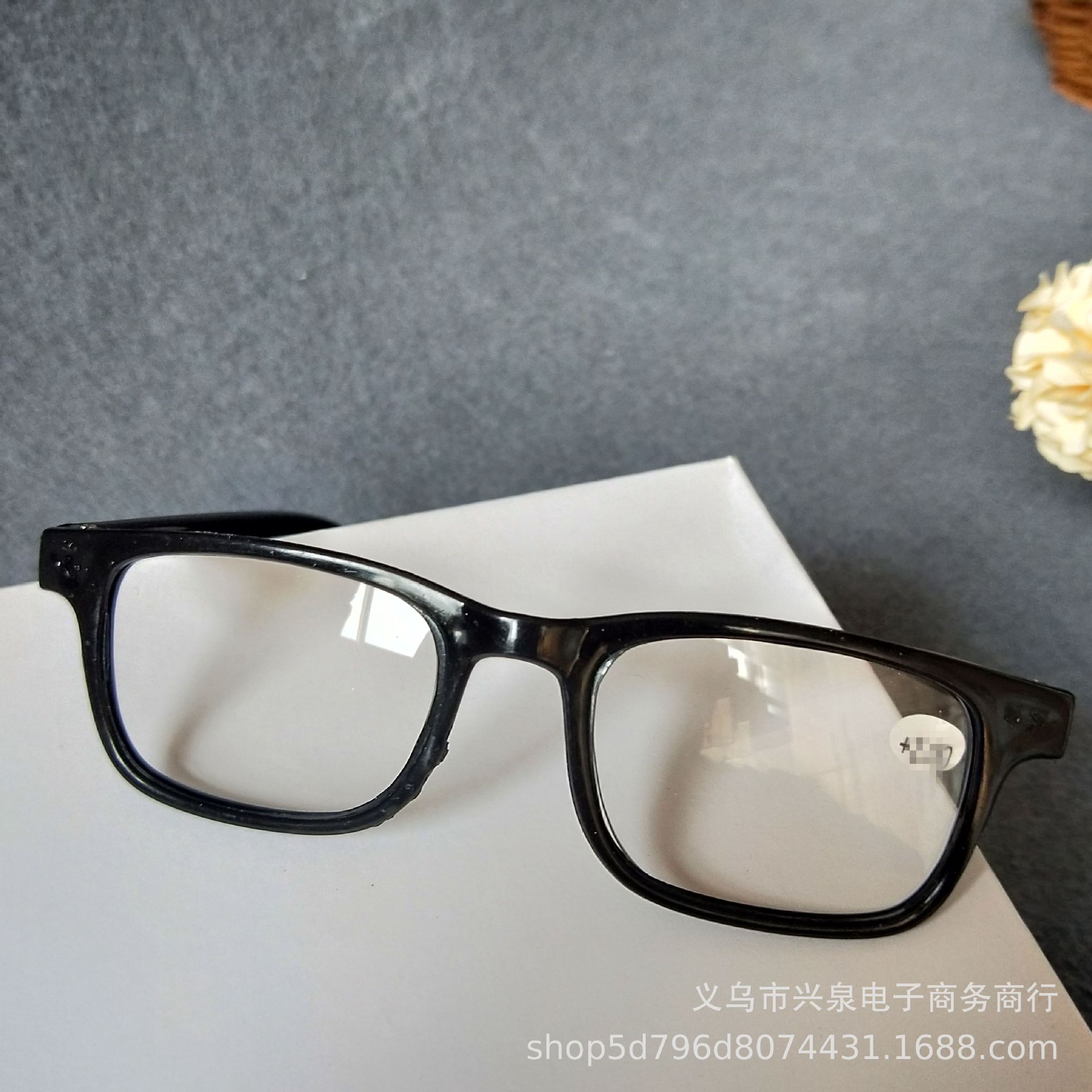 【 Zone 3-13 】 350-degree reading glasses: 30 yuan per box, 1320 yuan per case. 350-degree reading glasses: one-yuan store. Old-fashioned reading glasses: one yuan. 2 yuan. Hot-selling items: 1 yuan. Street stall supply pic 1