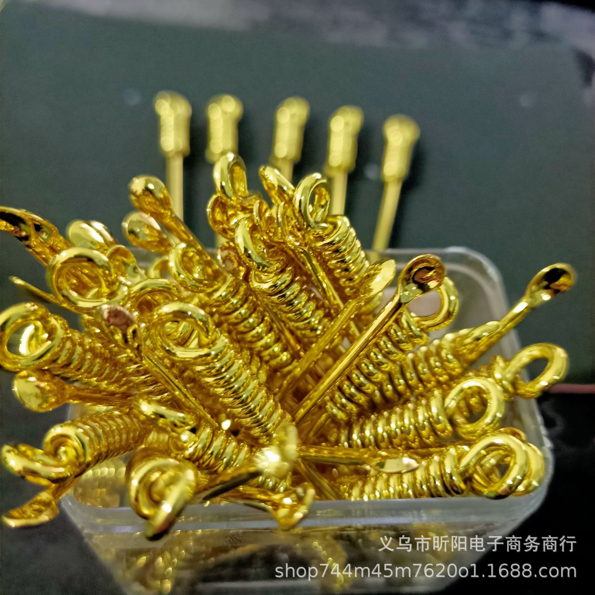 Wholesale of popular spiral gold ear spoons, thickened ear spoons, ear scoops and creative ear spoons at 1 yuan store pic 3