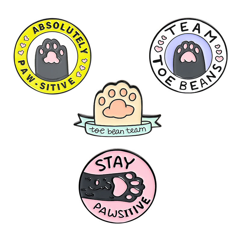 新款简约设计卡通猫爪字母胸针创意可爱猫爪字母圆形衣饰徽章批发详情9