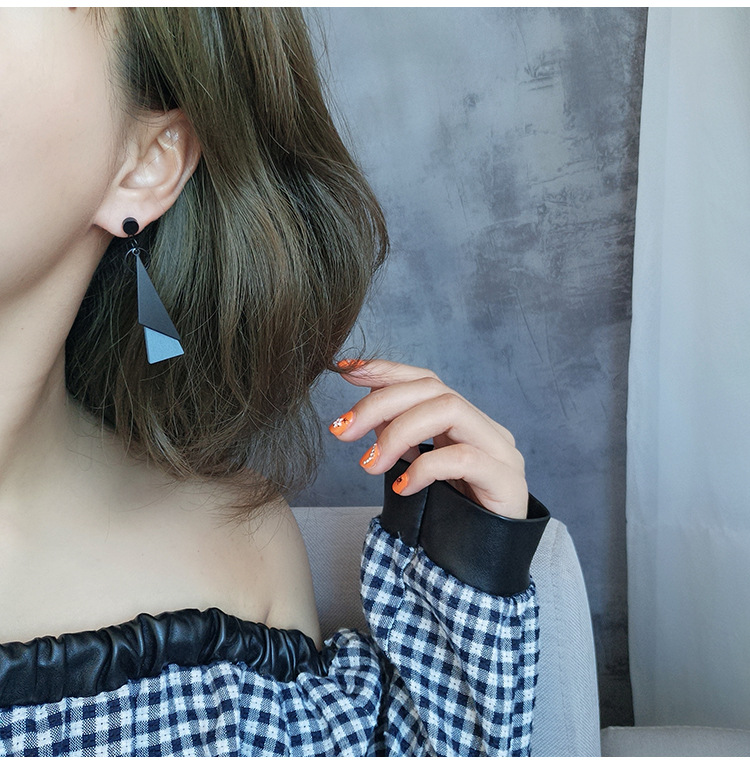 The new Japanese wooden smog blue cold style makes the face slimmer. Asymmetrical black S925 silver needle earrings without ear clips pic 3