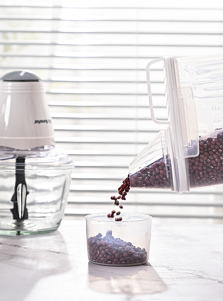 Carefully selected high-transparency plastic sealed cans for kitchen food storage, with LIDS and snap fasteners, as well as storage cans for grains and cereals pic 16