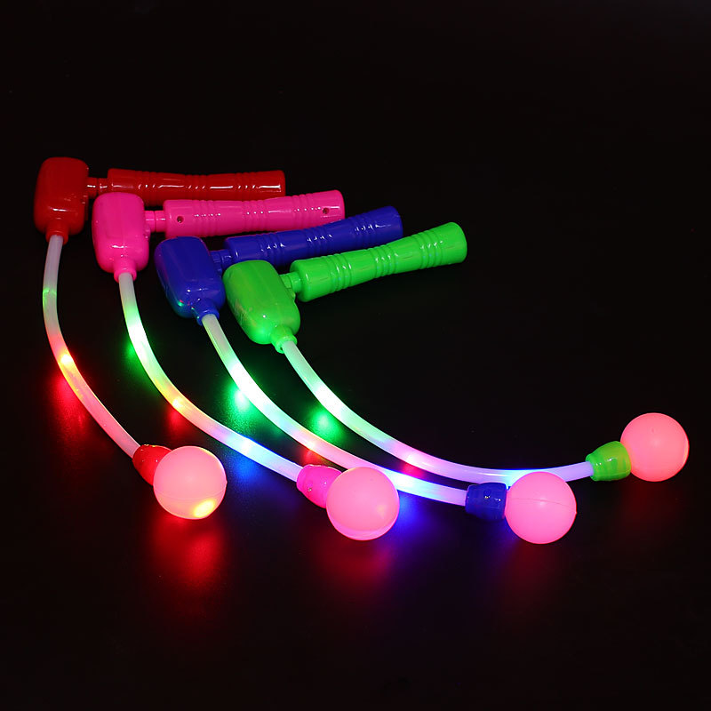 Glowing music sticks, flashing sticks, shaking sticks, flashing shaking sticks, magic sticks, and street vendors are selling like hotcakes pic 2