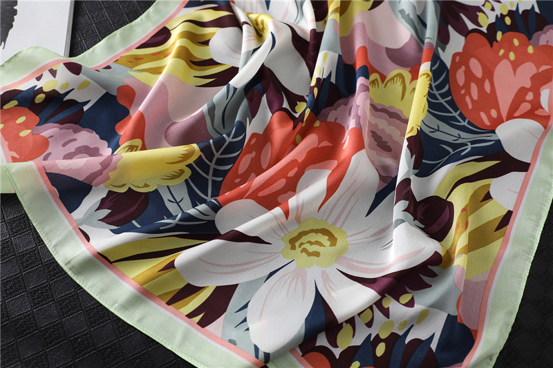 A 70cm small square scarf with Chinese trend printed patterns for women, fashionable clothing matching. The small silk scarf is an elegant autumn and winter scarf with flowers pic 24