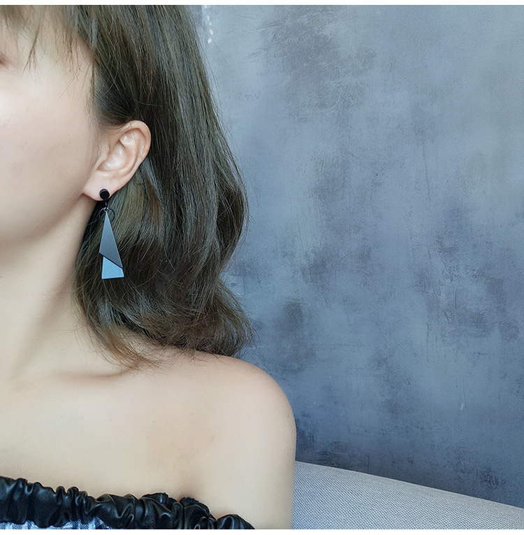 The new Japanese wooden smog blue cold style makes the face slimmer. Asymmetrical black S925 silver needle earrings without ear clips pic 2