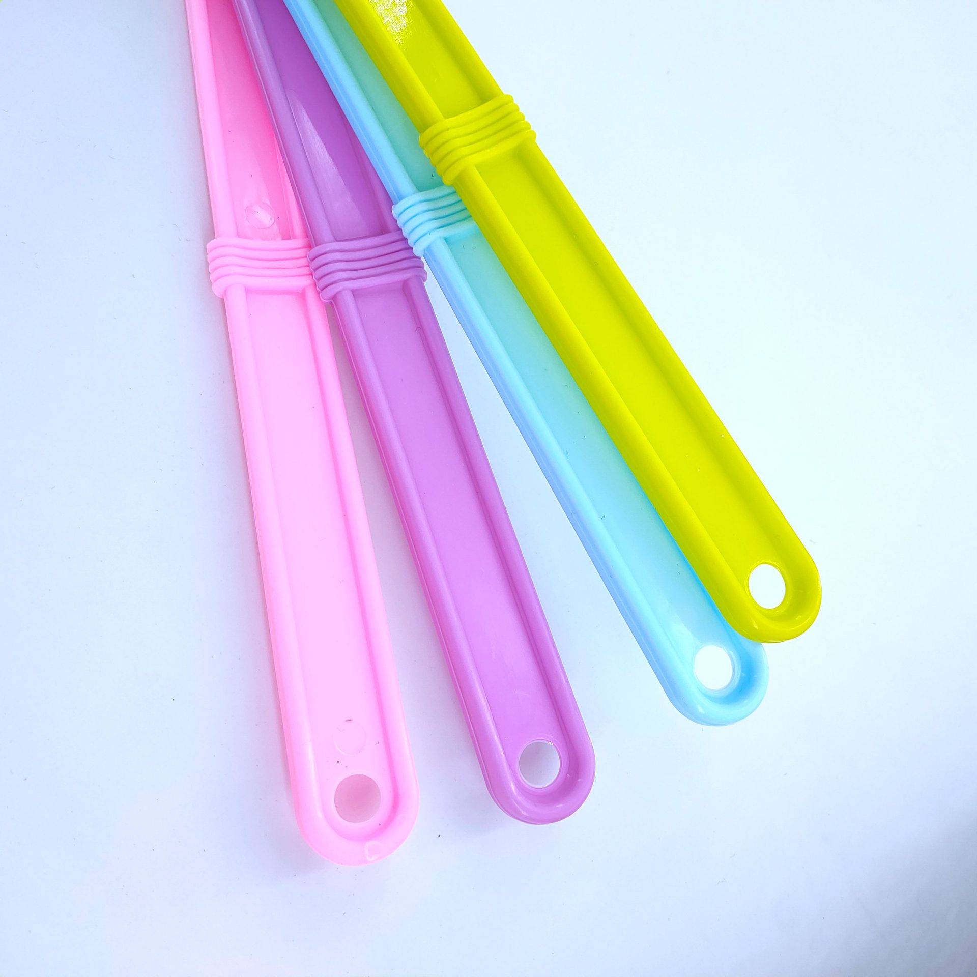 【1-8 Zones 】 Round head plastic swatter 10/ pack 800/ box Large household plastic long-handled thickened fly swatter manual mosquito swatter round head fly swatter wholesale 1 yuan pic 5