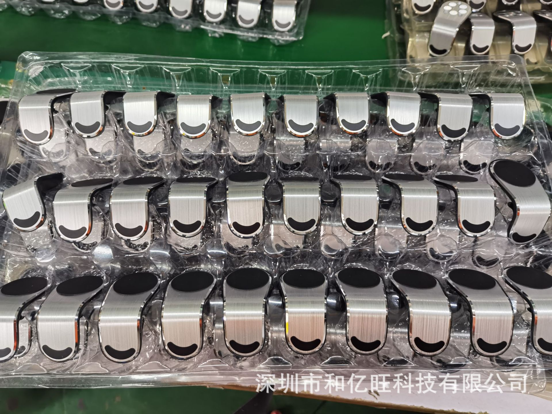 亚马逊热销磁铁支架F3车载出风口手机支架L型磁吸车载铝合金支架详情14