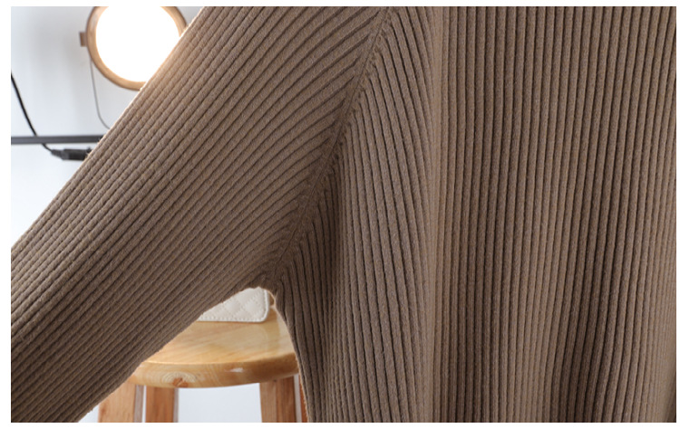 This mid-length sweater is a loose and simple Korean style pullover for women in autumn and winter. Pair it with a thick and warm base knitted sweater for a trendy top pic 19