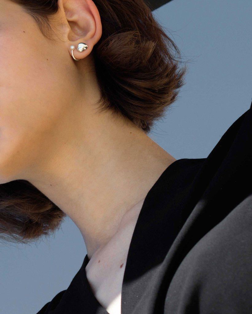 以色列小众设计感简约百搭时髦精致个性日常通勤风珍珠耳钉女新款详情4