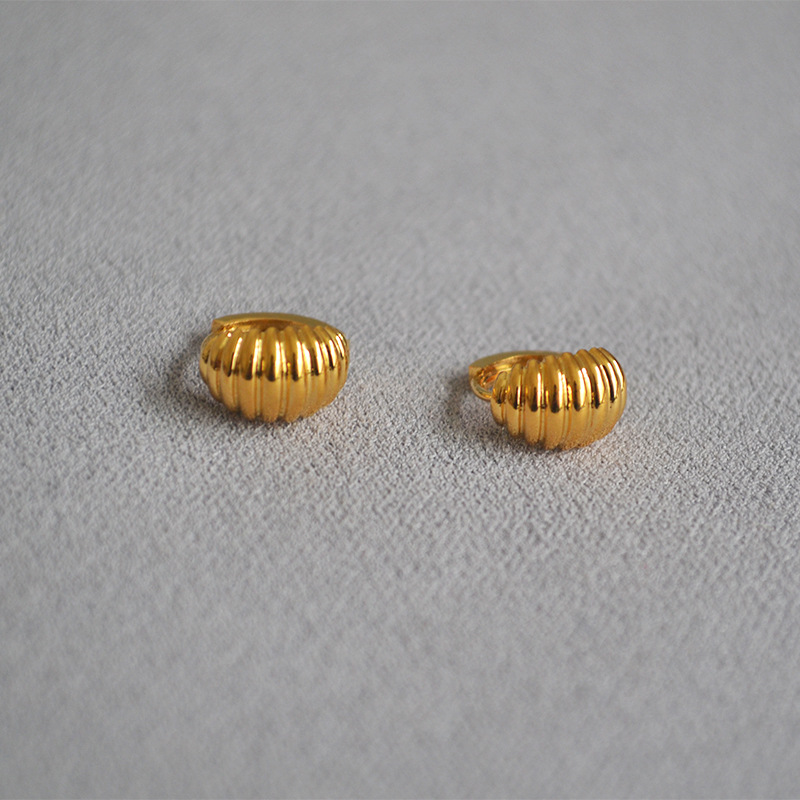 French elegant and cold style croissant croissant with concave-convex patterns, simple, small and exquisite, simple ear buckle earrings for women pic 4