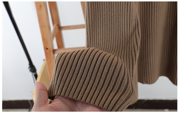 This mid-length sweater is a loose and simple Korean style pullover for women in autumn and winter. Pair it with a thick and warm base knitted sweater for a trendy top pic 21