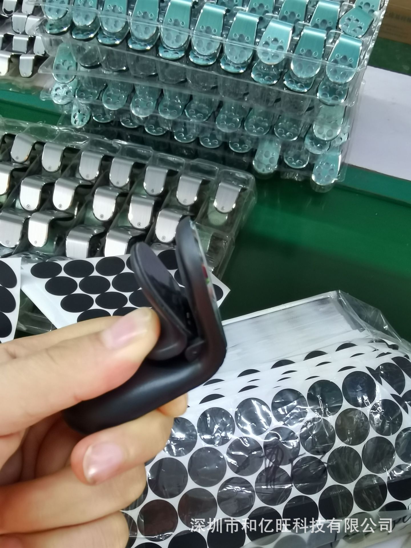 亚马逊热销磁铁支架F3车载出风口手机支架L型磁吸车载铝合金支架详情17