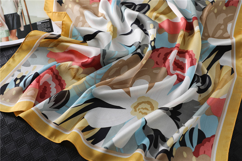 A 70cm small square scarf with Chinese trend printed patterns for women, fashionable clothing matching. The small silk scarf is an elegant autumn and winter scarf with flowers pic 28