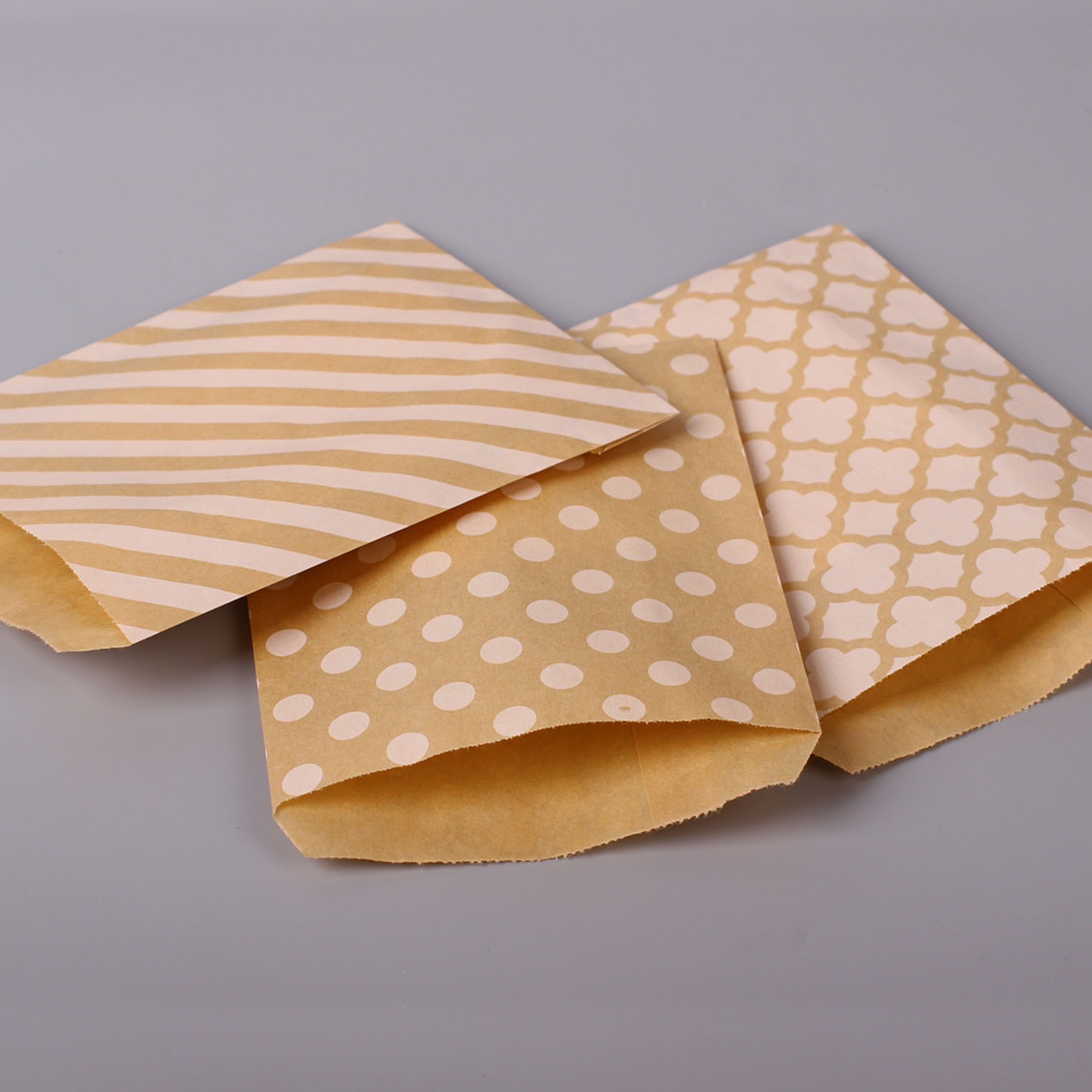 Longgang manufacturers specialize in the production of foreign trade candy bags, high and low bags, white kraft paper bags, gold-embossed bags and currency paper pic 7