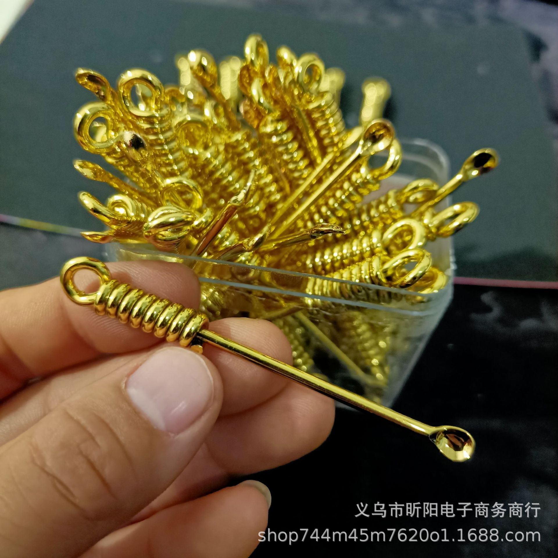 Wholesale of popular spiral gold ear spoons, thickened ear spoons, ear scoops and creative ear spoons at 1 yuan store pic 4