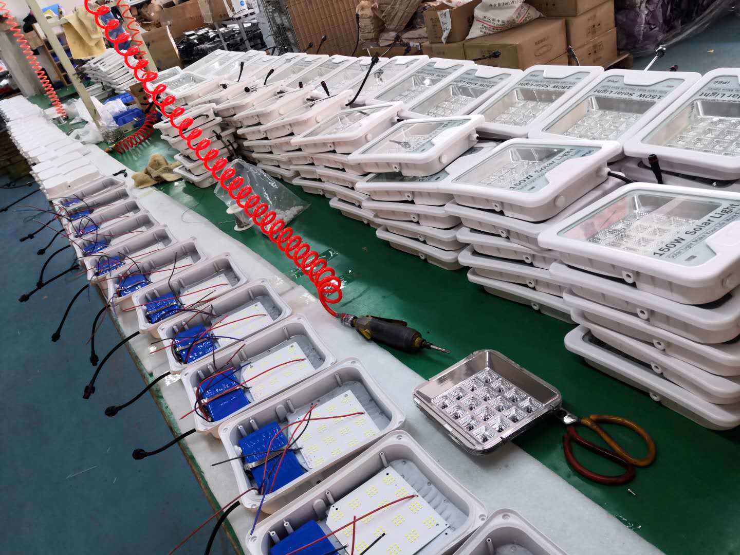 Solar floodlights, outdoor projection searchlights, park lawn high waterproof floodlights, high-power solar lamps pic 4