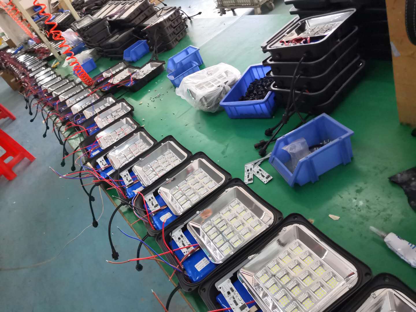 Solar floodlights, outdoor projection searchlights, park lawn high waterproof floodlights, high-power solar lamps pic 6