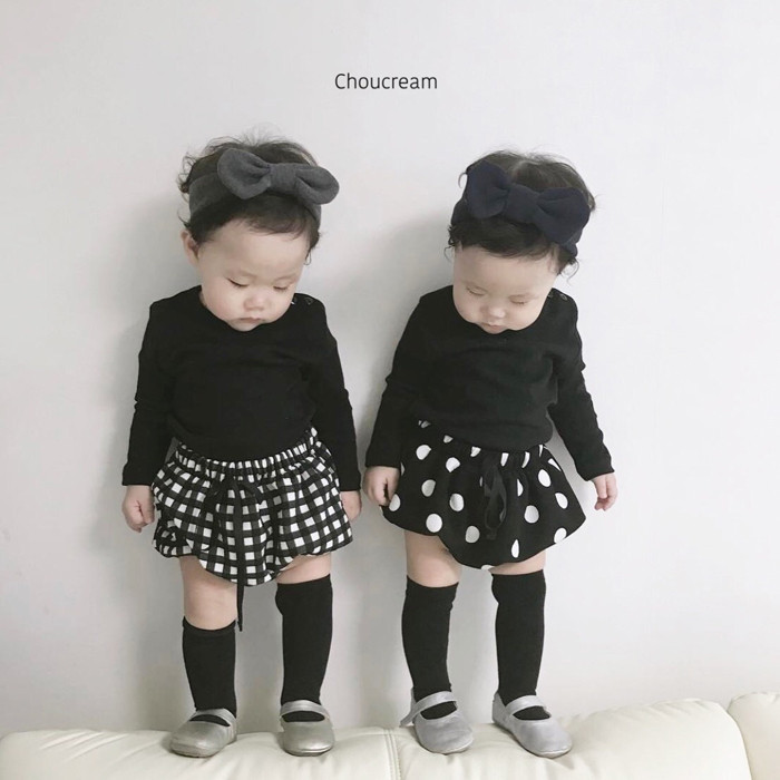 Stock corea verano hombres y mujeres bebé conjunto cuello redondo manga corta camiseta versátil pantalones de manga media pantalones de pan grandes PP kids set pic 2