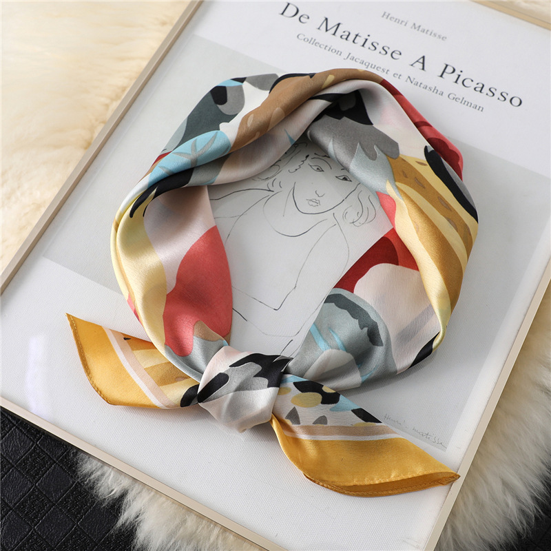 A 70cm small square scarf with Chinese trend printed patterns for women, fashionable clothing matching. The small silk scarf is an elegant autumn and winter scarf with flowers pic 26