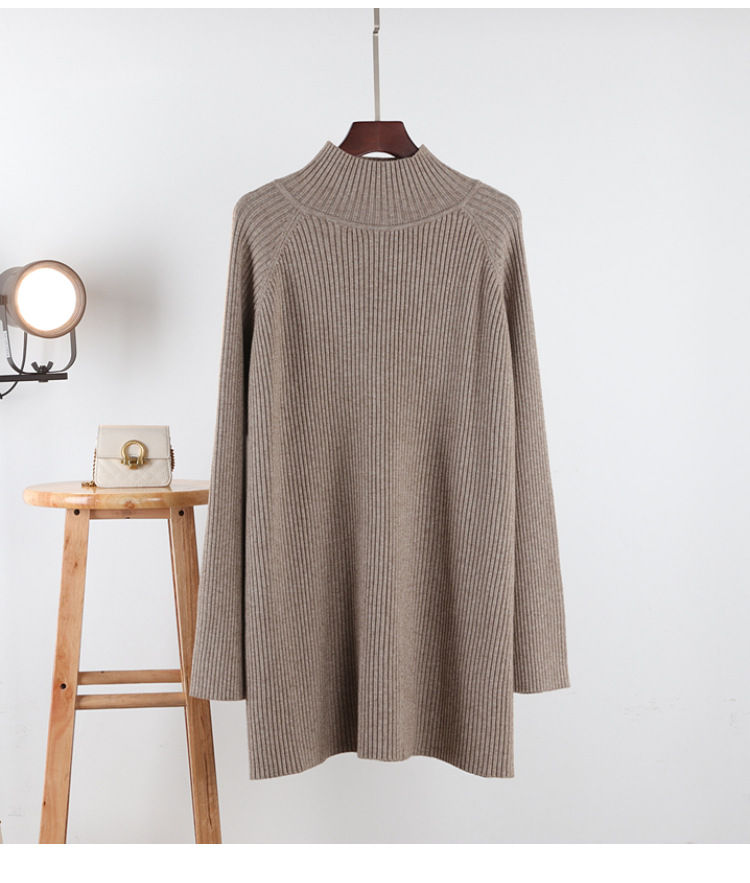 This mid-length sweater is a loose and simple Korean style pullover for women in autumn and winter. Pair it with a thick and warm base knitted sweater for a trendy top pic 14