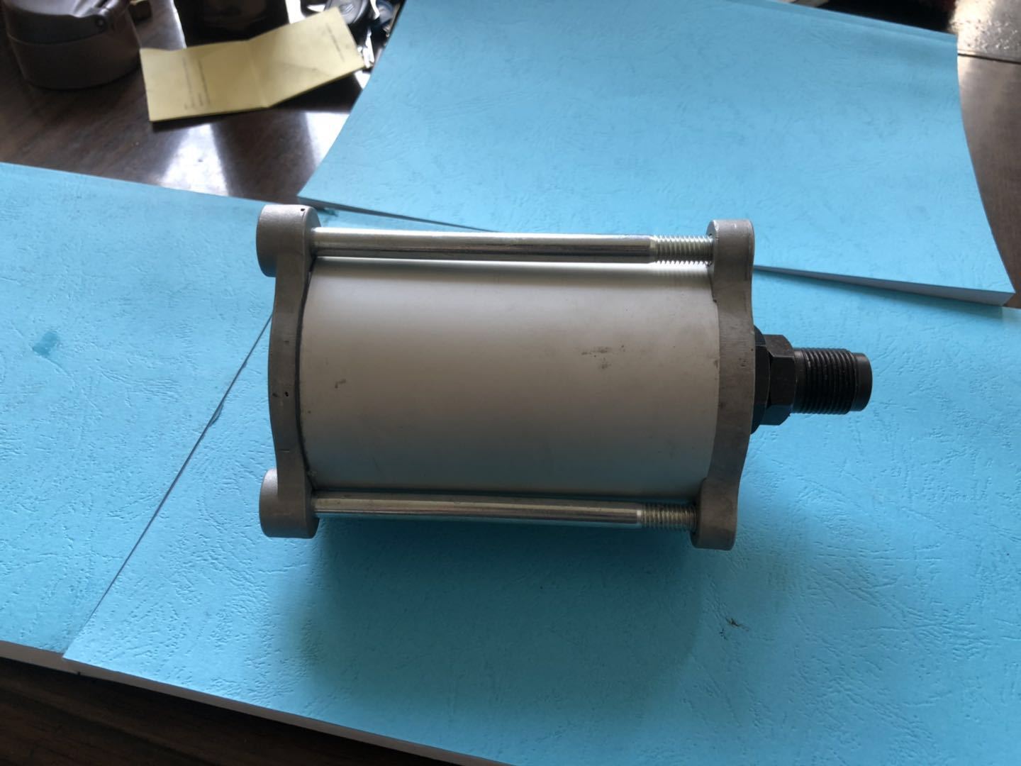 Pneumatic hydraulic jack booster, air pump, air pipe, vertical hydraulic pneumatic 20T, 32T, 50-ton truck pic 1