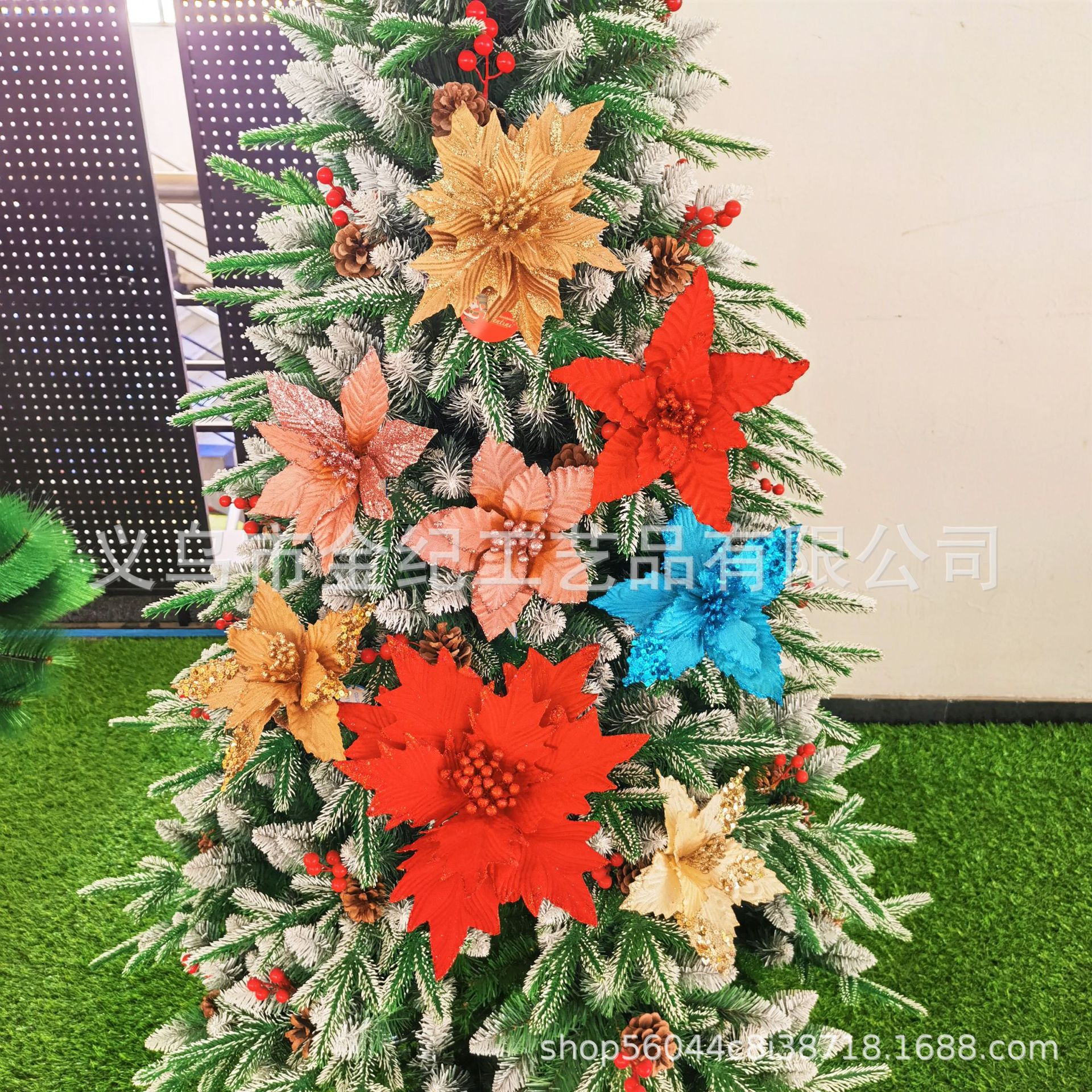 现货一品红金粉花圣诞节日装饰花 环藤条圣诞树装饰品 圣诞场景布置花饰 热销圣诞装饰品详情2