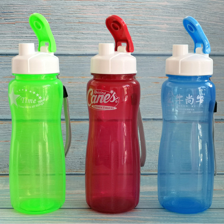 Factory direct sales of sports water bottles, plastic outdoor 700ml portable water bottles, sports water cups, gift wholesale pic 2