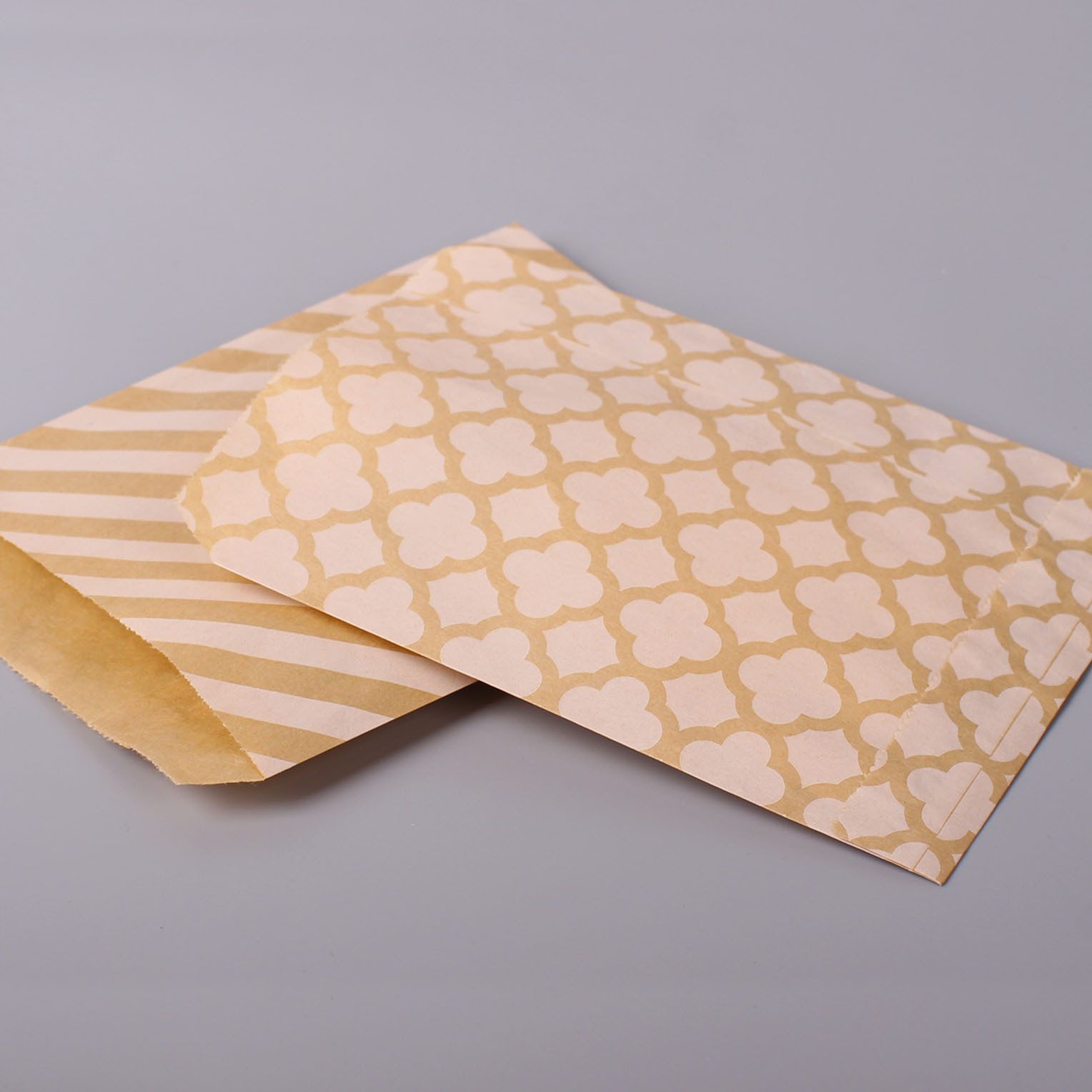 Longgang manufacturers specialize in the production of foreign trade candy bags, high and low bags, white kraft paper bags, gold-embossed bags and currency paper pic 6