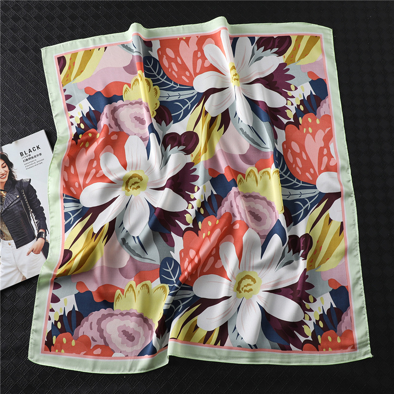 A 70cm small square scarf with Chinese trend printed patterns for women, fashionable clothing matching. The small silk scarf is an elegant autumn and winter scarf with flowers pic 23