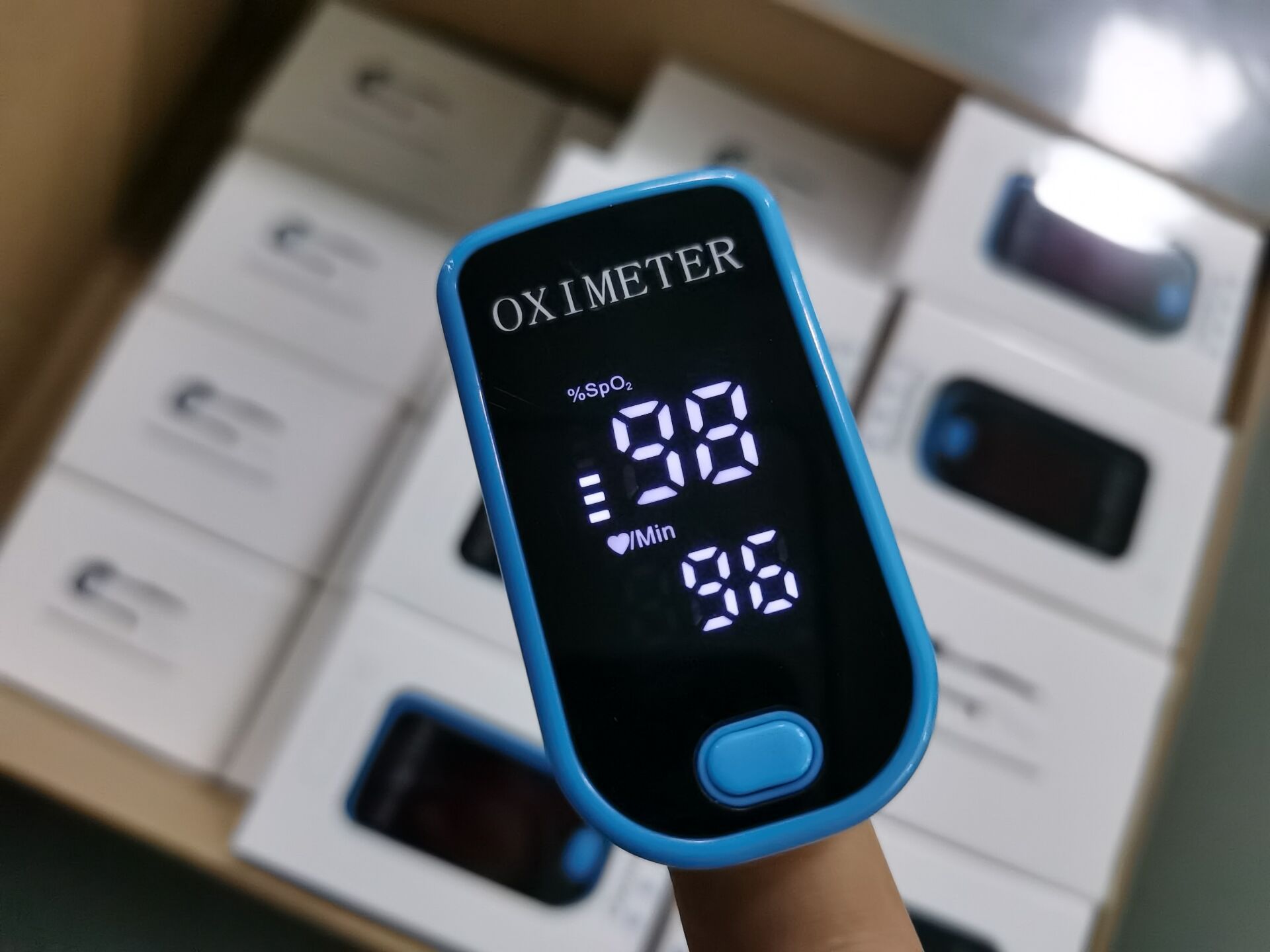 LK87现货指夹式心率计测量指尖式血氧饱和度监测脉搏黑宝石血氧仪详情18