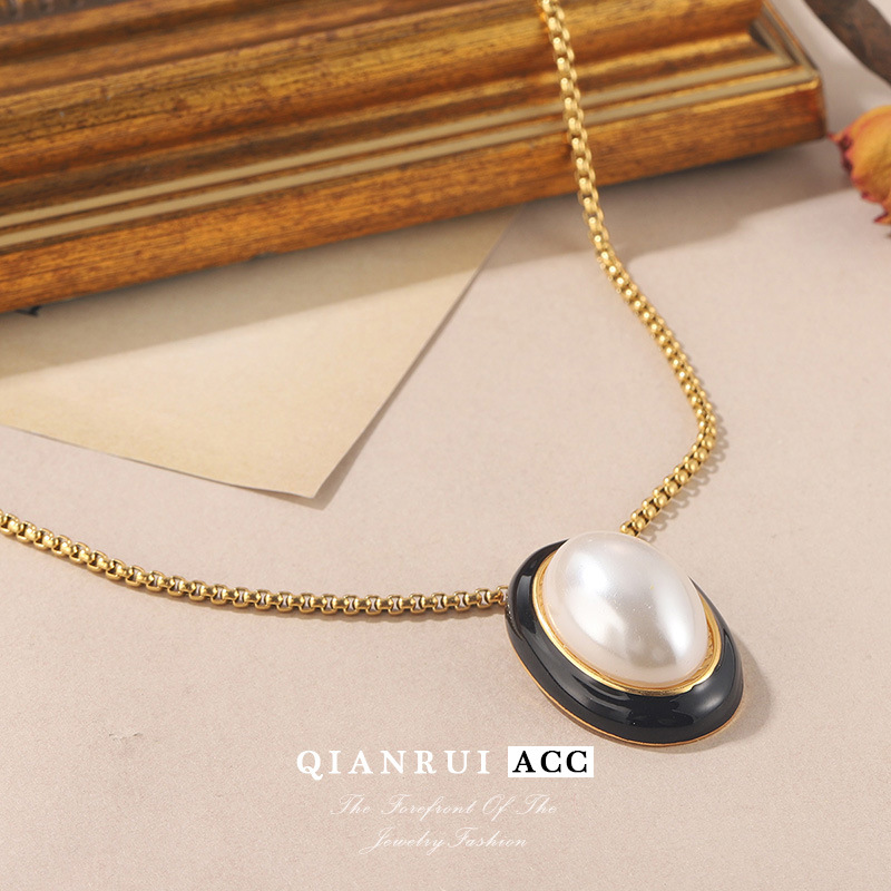 The new European and American French retro necklace with a high-end feel, the white mother-of-pearl necklace, the niche and light luxury collarbone chain, and the French fashion for women pic 20