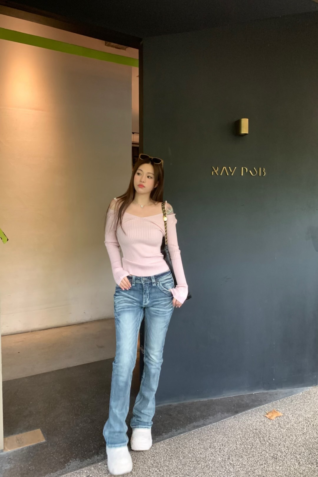 Spring and Autumn New style Pei Xiu Nu Zhi Halter pink sweater Fake two V-neck pure style base knitted sweater 2107 pic 8