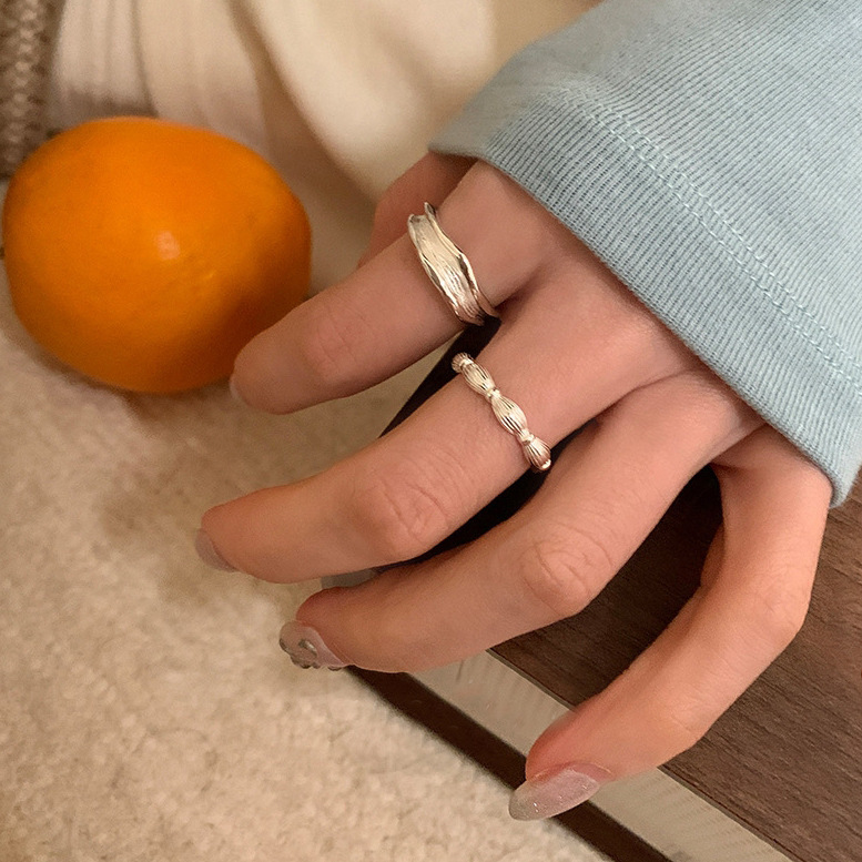 The ins niche design texture S925 sterling silver ring is a simple, luxurious and high-end index finger ring for women. It can be adjusted pic 1