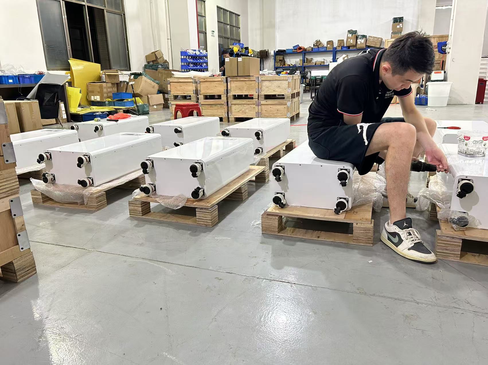 家庭用磷酸铁锂电池组15度电51.2V280AH300AH200AH落地式储能电池电工电气其他电池详情7