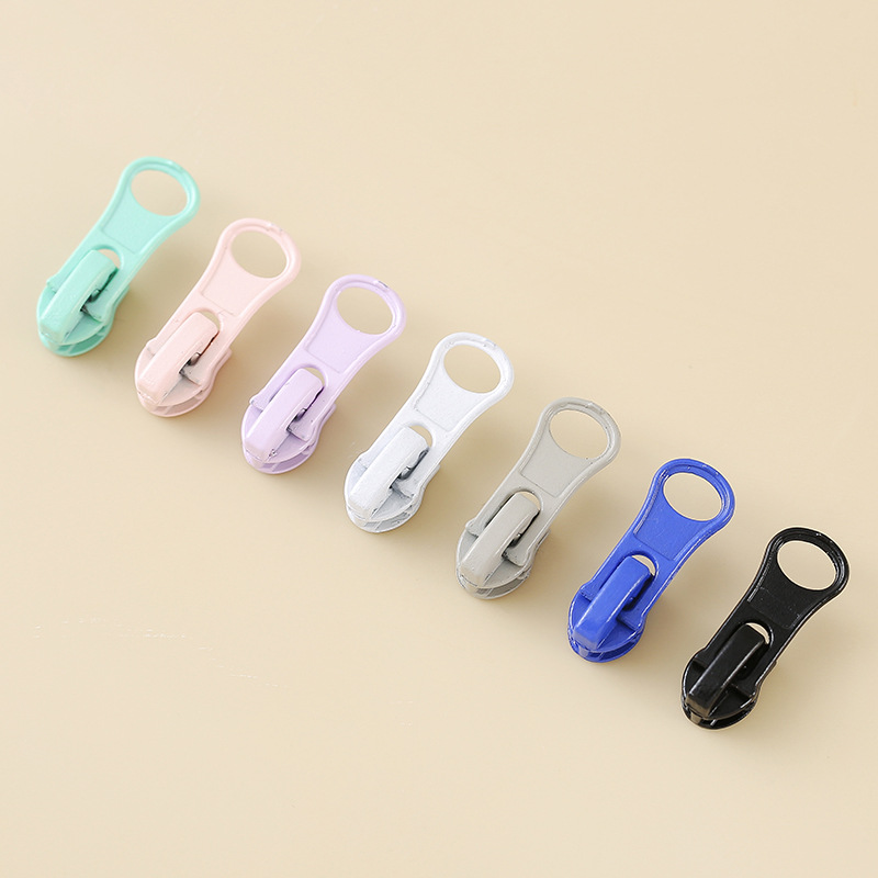 3号尼龙拉链头 自锁彩色下拉片尼龙正齿拉链头 黑白彩色现货拉头详情6