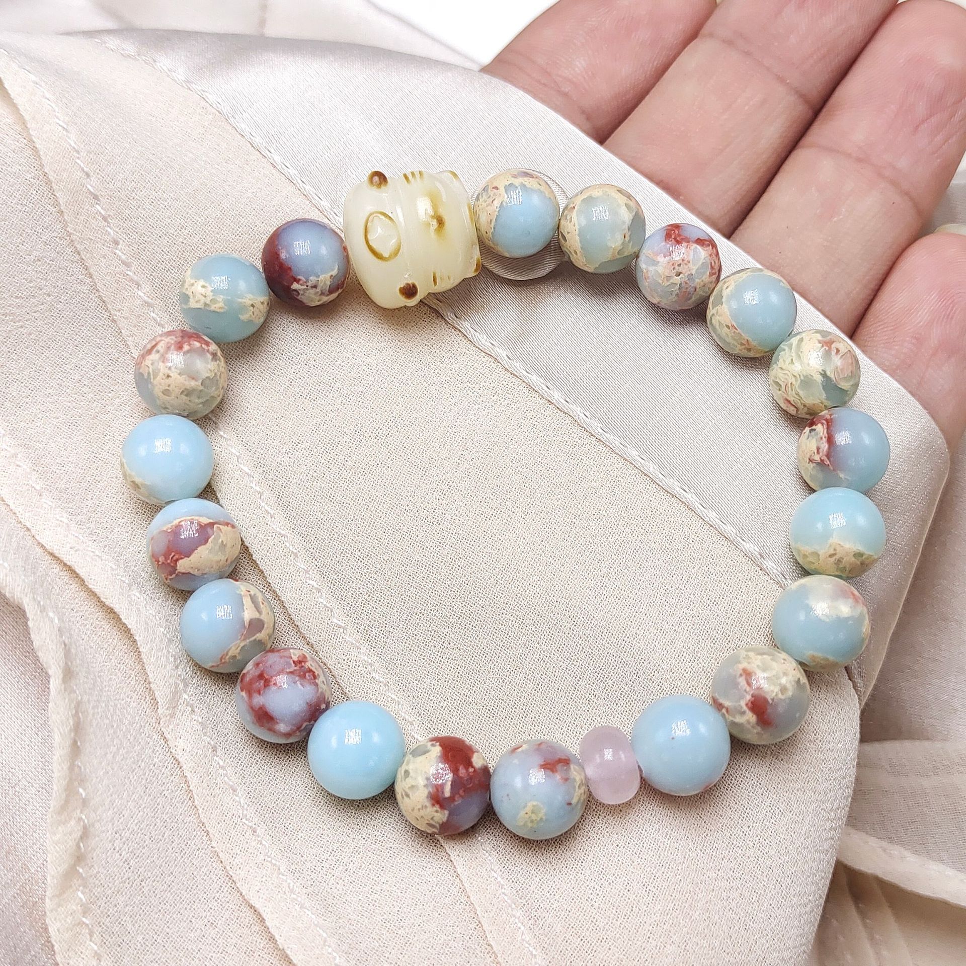 Shoushan stone Star and moon Bodhi bracelet, a fresh and sweet Bodhi red panda paw design bracelet with a feminine charm and a unique style pic 9