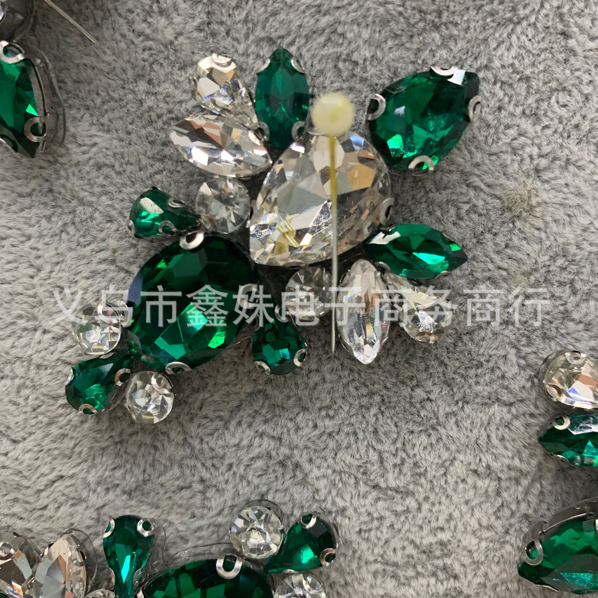 New fashionable and personalized colored diamond hot melt adhesive decal clothing accessories pic 2