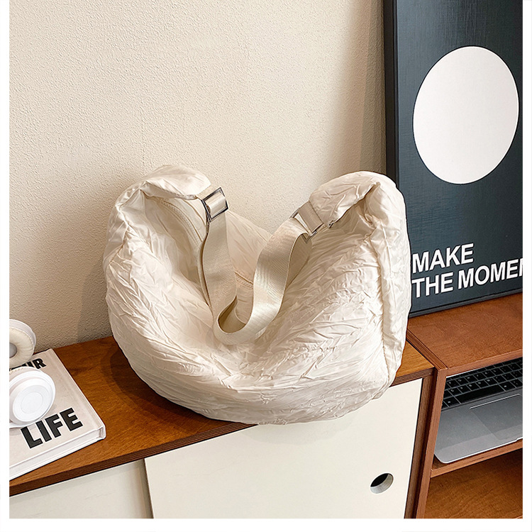 新品褶皱半月包简约时尚斜挎包大容量潮搭单肩包慵懒风都市休闲包详情31