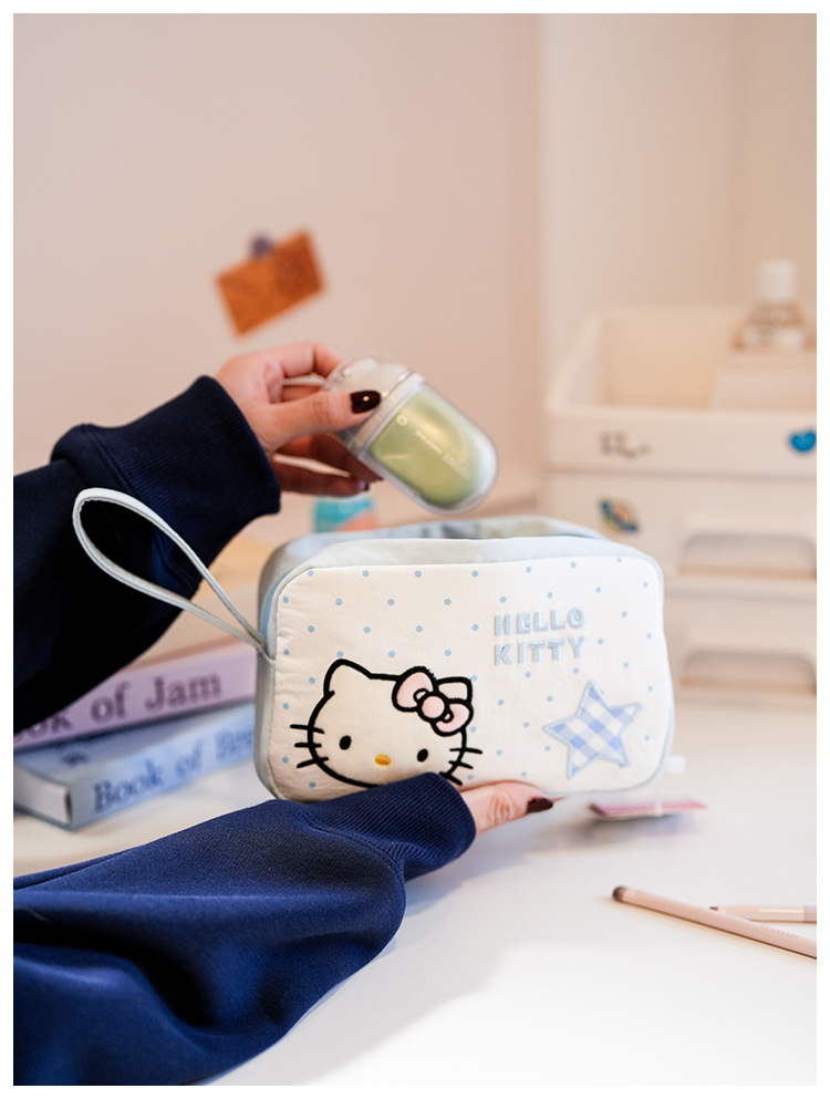 凯蒂猫HelloKitty化妆包高颜值大容量清新甜美可爱卡通手拿收纳包详情12