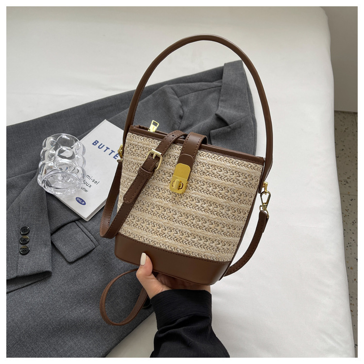 时尚手提编织包包女2023新款高级质感草编包单肩斜挎包休闲水桶包详情35