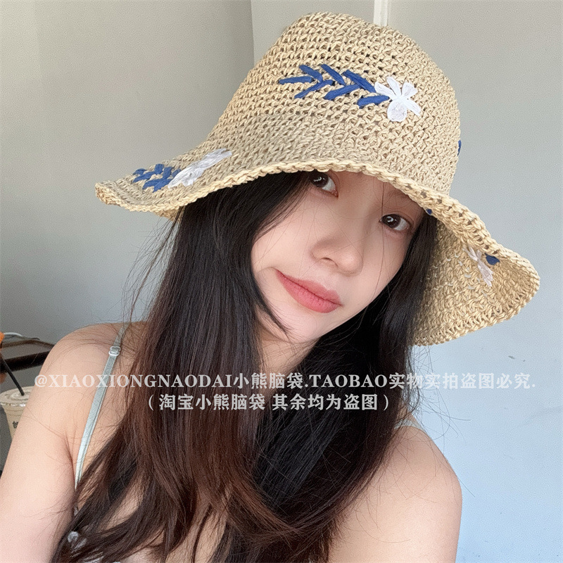 A large-brimmed straw hat for women, a summer handcrafted hook flower vacation beach sunshade straw woven sun hat, sweet and versatile, a small hat that shows off your face pic 6