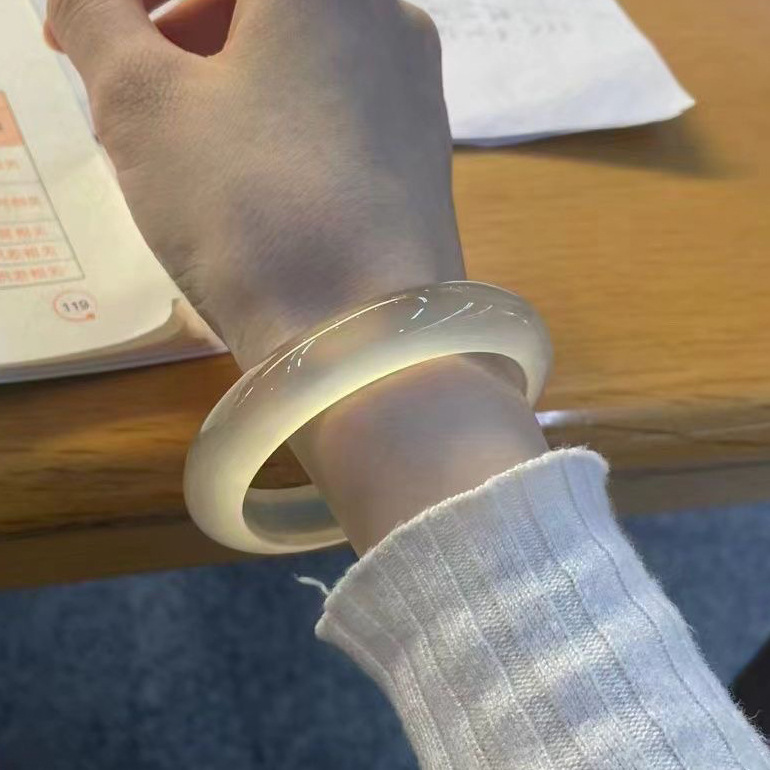 直播货源玉髓平替高冰种香槟金手镯 石英岩冰玉镯金色玉髓手镯详情1