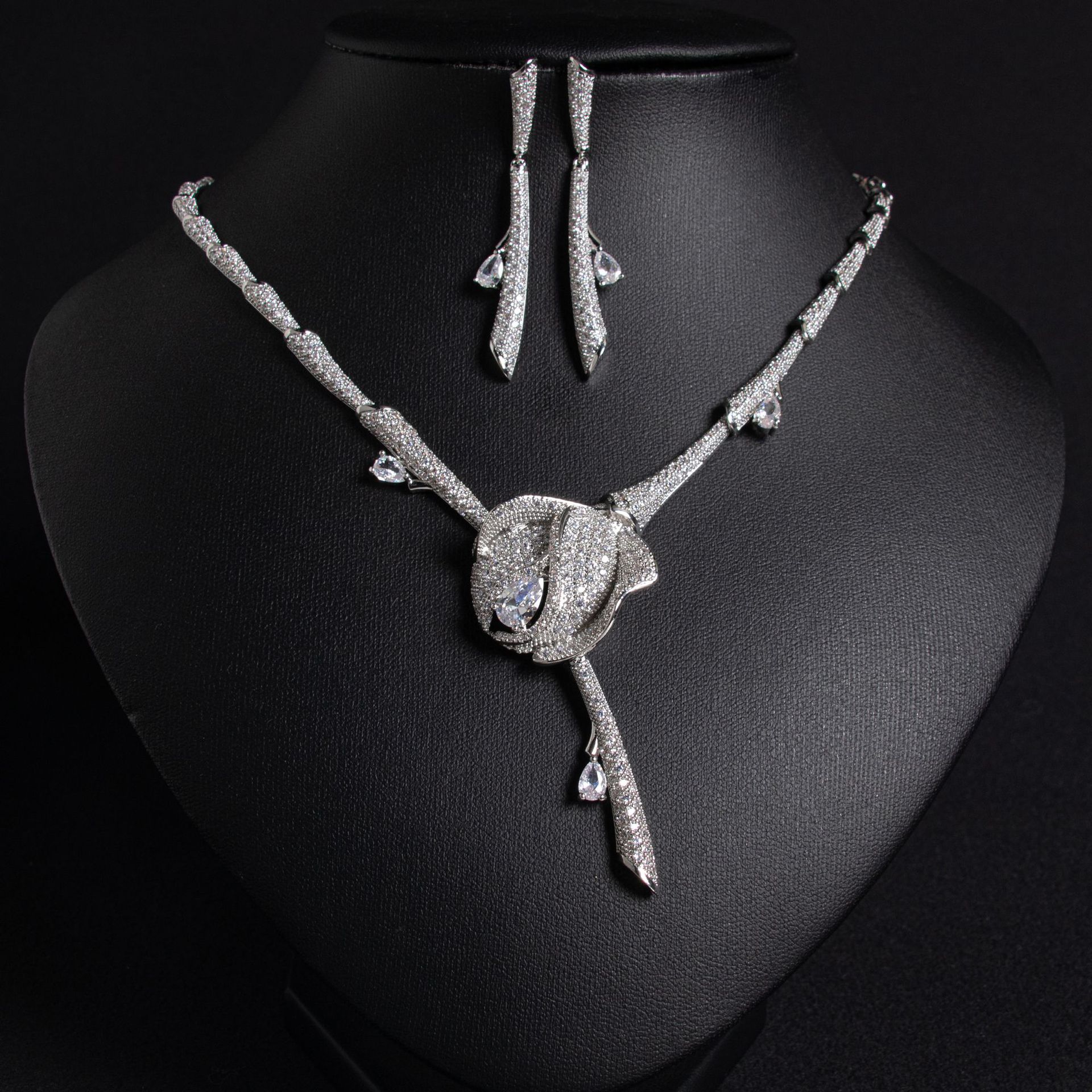 欧美首饰套装新款气质简约花卉新娘项链跨境锆石爆款项链耳钉耳夹lytj29823格蒂莎珠宝首饰宴会礼服饰品详情5