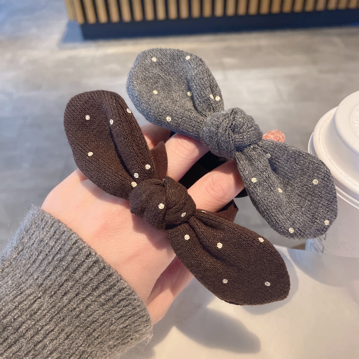 The forest-style Maillard rabbit ear hair band is durable and does not damage hair. It leaves no marks. The towel band is a French retro polka dot hair accessory and a hair tie pic 3