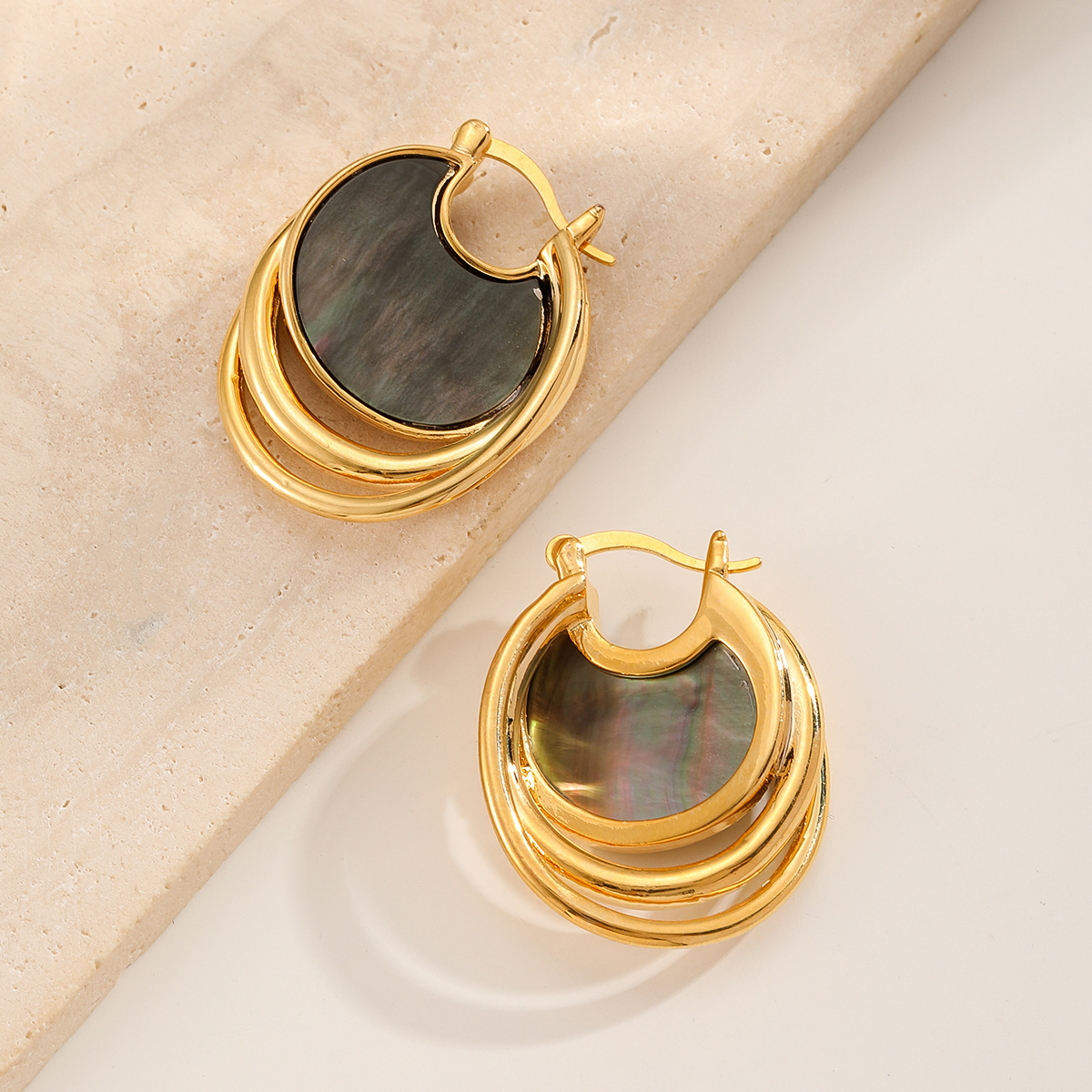 娜莎欧美跨境铜镀18K金老钱风耳钉彩色双面贝母耳环度假风高级感详情7