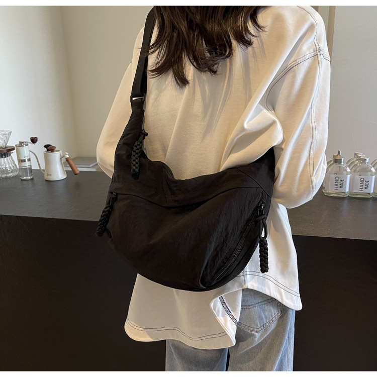 Japanese minimalist large-capacity crossbody bag for girls, 2024 new style student small crossbody bag, single-shoulder fabric bag, versatile dumpling bag for girls pic 40