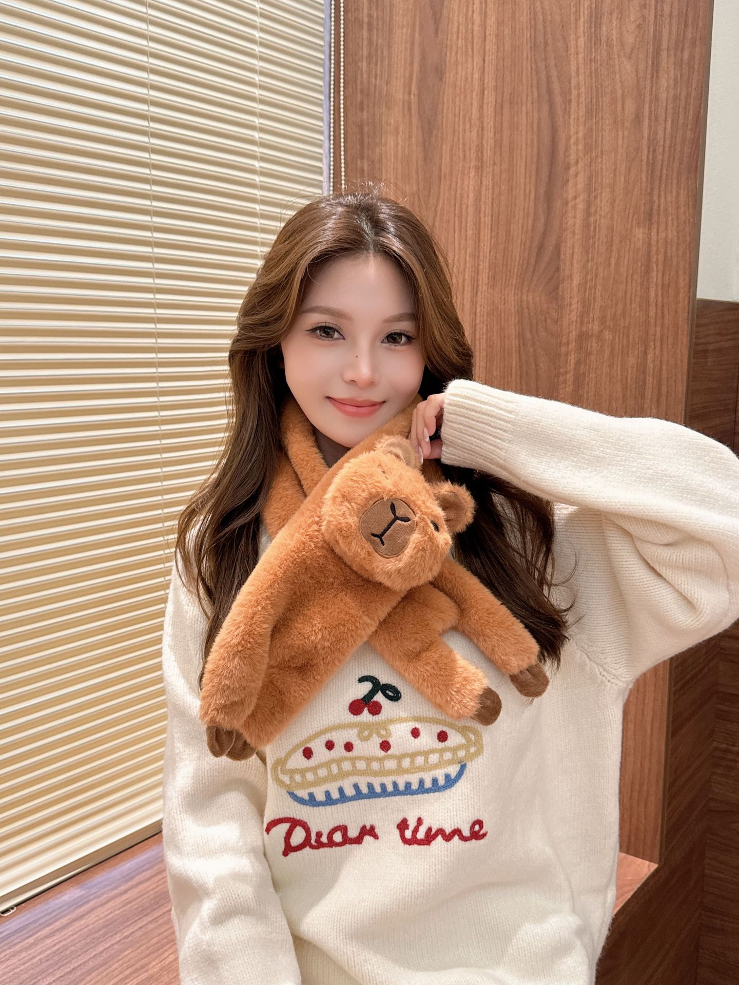 2025原创新款交叉围脖女冬季保暖百搭学生情侣围巾毛绒加厚仿兔毛卡皮巴拉围巾亲子款详情3