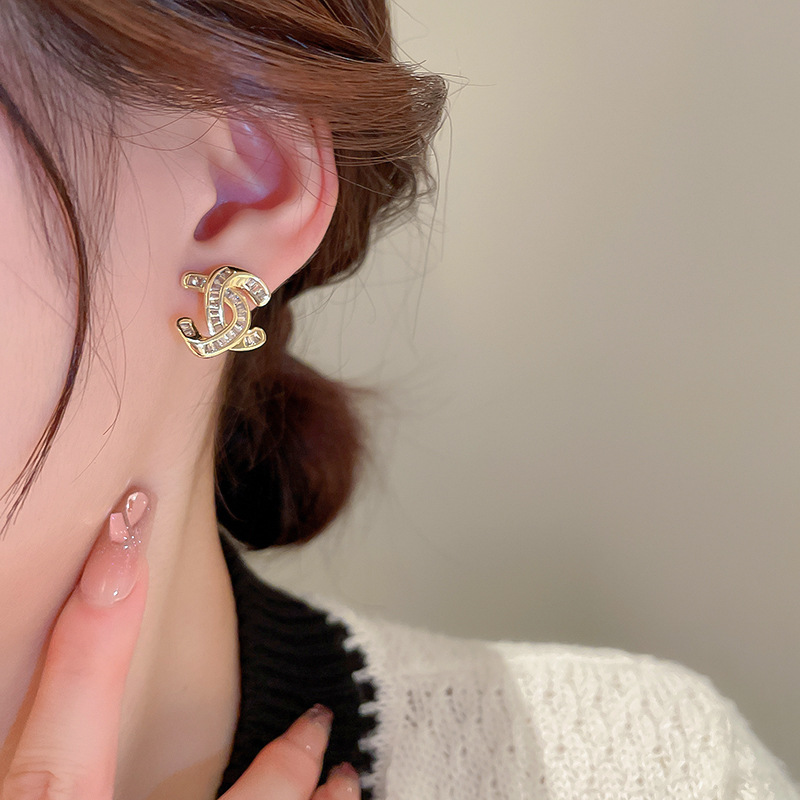 小香风耳钉2025年新款潮小众设计感高级秋冬爆款轻奢耳环饰耳坠女详情2