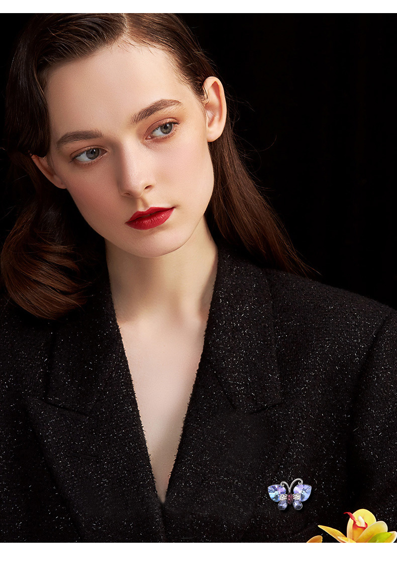 欧美复古流光水晶蝴蝶胸针轻奢高级感纪念品别针电镀真金胸花详情4