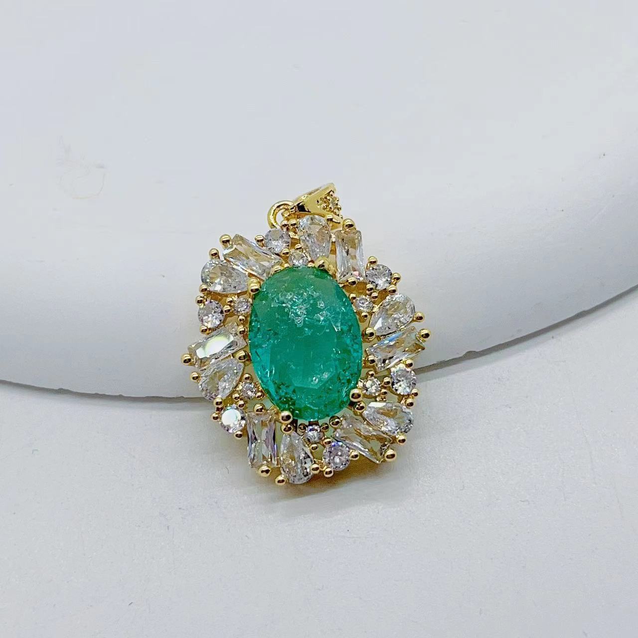 European and American cross-border fashion emerald oval light luxury cold style, niche copper-plated 18K gold versatile accessory pic 3