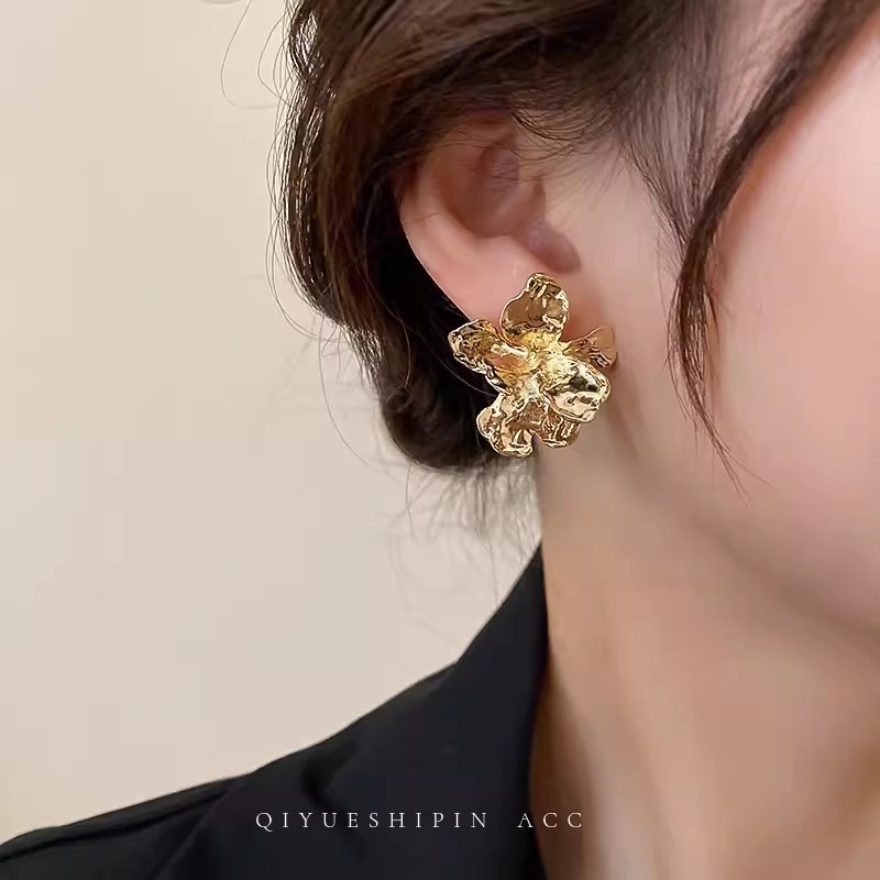 Spring/Summer 2025 fresh and elegant flower earrings for women, a light luxury and high-end look, pearl stud earrings, super fairy-like, versatile and elegant earrings pic 17